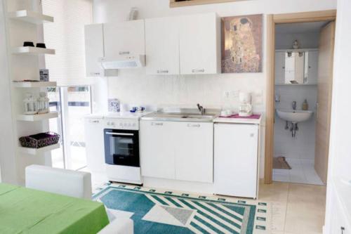 Thelma's Apartment, Athens (photo 5)