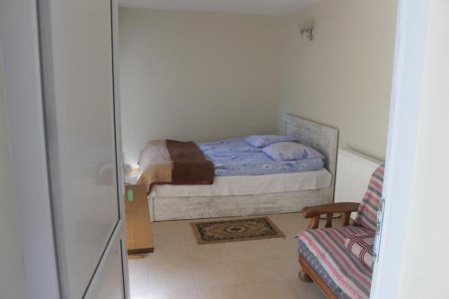 2 twin beds