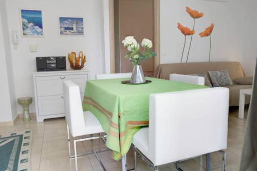 Thelma's Apartment, Athens (photo 10)