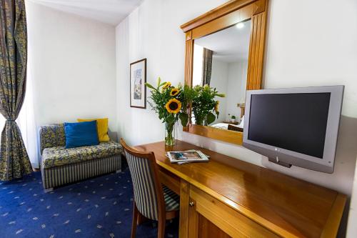 Hotel Diplomatic - image 3