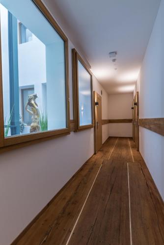 East-West Riverside Hotel Basel - image 11