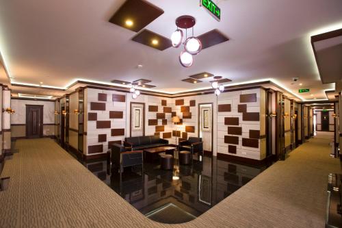 Central Hotel - image 8