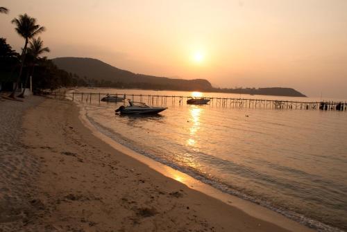 マリーナ レジデンス (Marina Residence) in ボープット