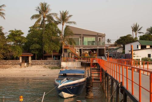 マリーナ レジデンス (Marina Residence) in ボープット