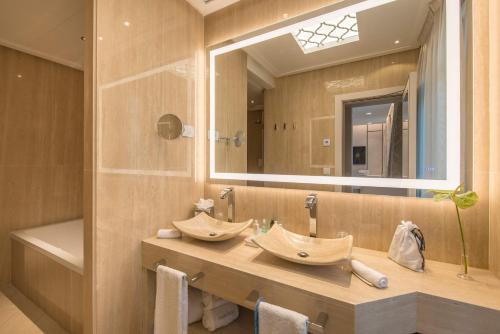 Gran Hotel Miramar GL - image 10