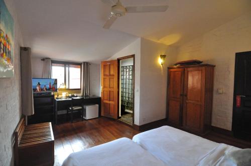 Twin Room image 2