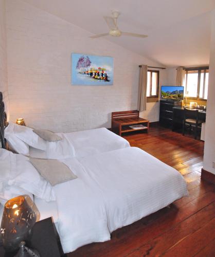 Twin Room image 7