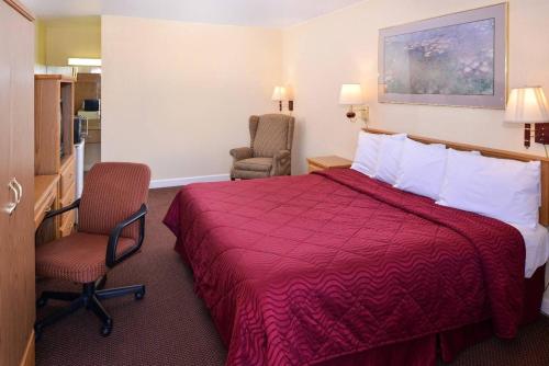 Executive Inn Located in Fort Wayne, Americas Best Value Inn - Fort Wayne is a perfect starting point from which to explore Fort Wayne (IN). The property offers guests a range of services and amenities designed to