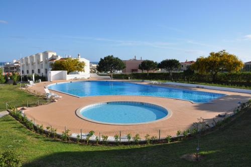 Apt com piscina em Alporchinhos