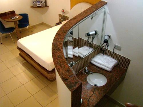 Status Motel PE15 (Adults Only)