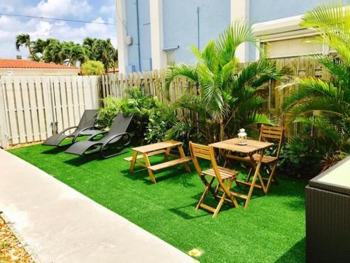 Hollywood Beachfront House - main image