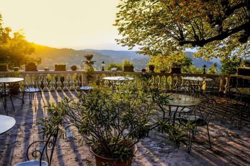 阳台/露台, Logis Hôtel La Bellaudière (Logis Hotel La Bellaudiere) in 格拉斯