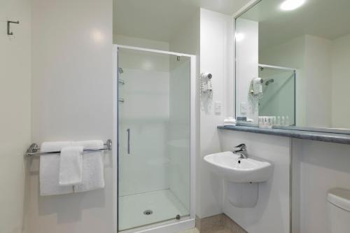 Quest Dunedin Serviced Apartments Ideally located in the City Center area, Quest Dunedin Serviced Apartments promises a relaxing and wonderful visit. The property offers guests a range of services and amenities designed to provide com