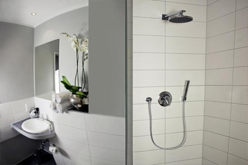 Single Room image 2