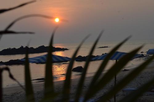 Cola Beach Sunset Bay