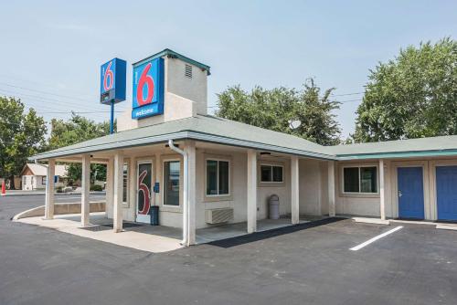 Motel 6-Fallon, NV - Hotel - Fallon