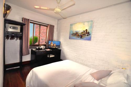 Small Double Room image 2