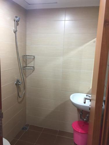 Bathroom, WJY Apartment Margonda Residence 5 in Depok
