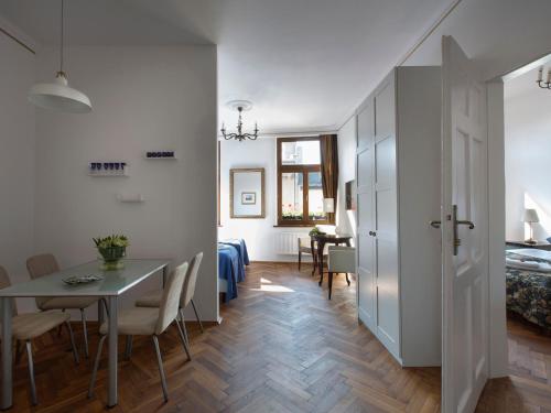 Antique Apartments Old Town - image 4