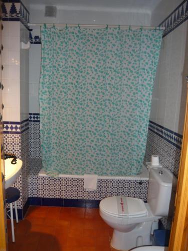 Quadruple Room with Private Bathroom