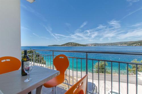 One-Bedroom Apartment with Balcony