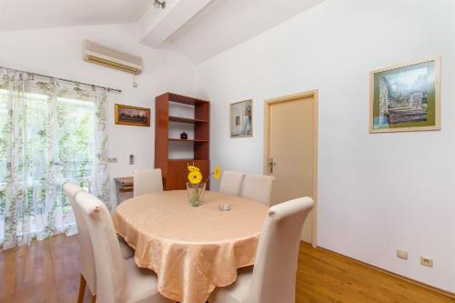 Apartments Biljana - image 8