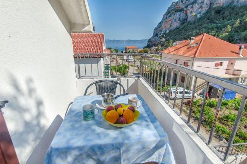 One-Bedroom Apartment with Balcony