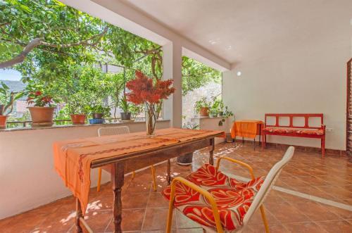  Apartments Bozjidar in Stari Grad