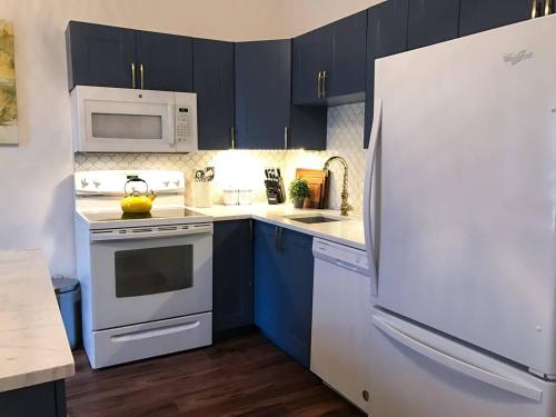 

Newly-Reno'd Stylish Apartment in Downtown Halifax