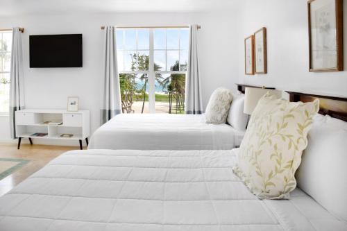 Premium Suite Studio with Two Queen Beds   image 5