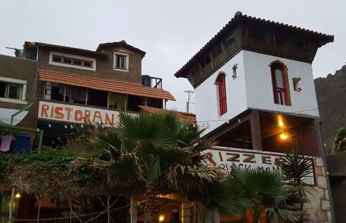 Einrichtungen, Black Mamba in Paul