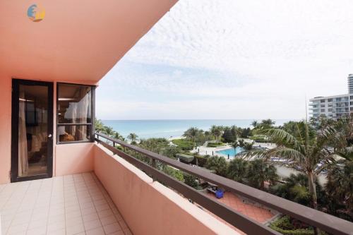 Deluxe Beach Resort - HORA RENTALS - main image