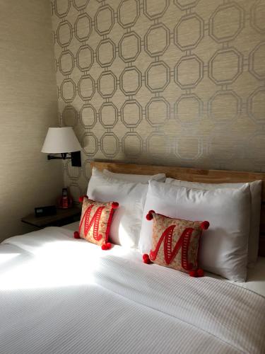 Queen Room image 6