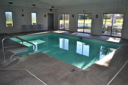 Úszómedence, Sky Lodge Inn & Suites - Delavan in Delavan (Wisconsin)