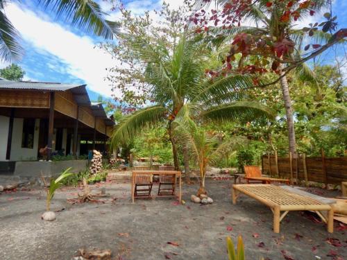 Exterior view of Pantai Paris Homestay