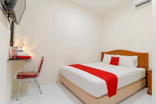 RedDoorz Plus near Ciputra World Kuningan 2 - Kec. Kby. Lama