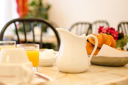 Food and beverages, Hotel Paris Bruxelles in 3rd - Temple - Republique