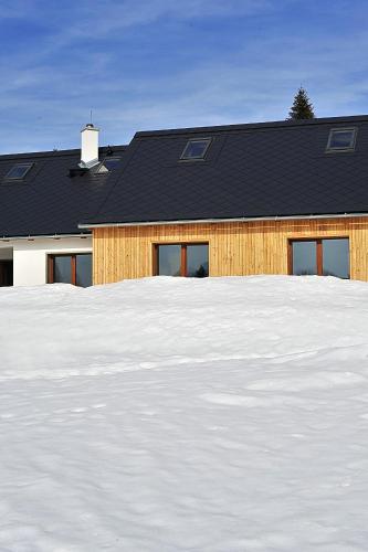 2 bedrooms, 6 beds
