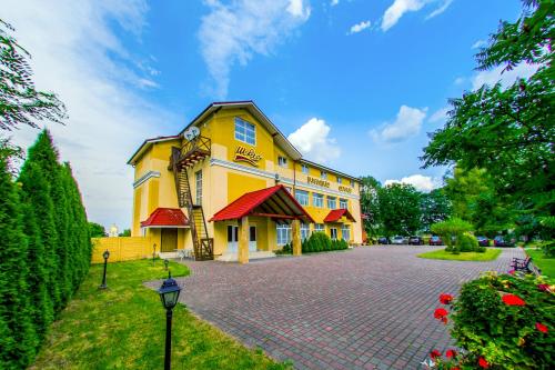 Shklo Motel in Shklo