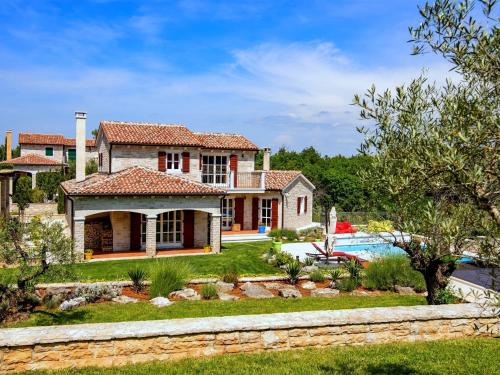  Splendid Villa with Private Swimming Pool in Baderna
