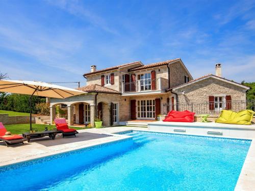  Splendid Villa with Private Swimming Pool in Baderna