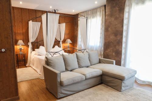 Deluxe Suite with Spa Bath