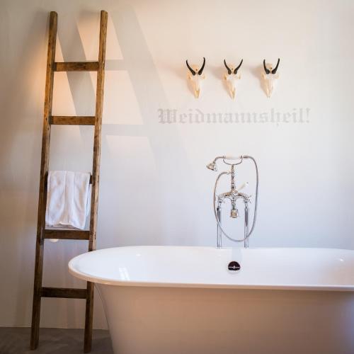 Fürdőszoba, Hotel & Gourmetwirtshaus Kirchenwirt seit 1326 in Leogang