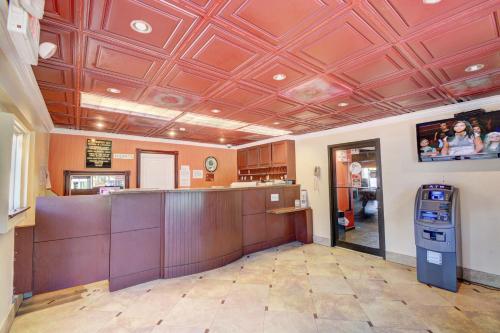 Plantation Inn Hotel and Lounge - image 9