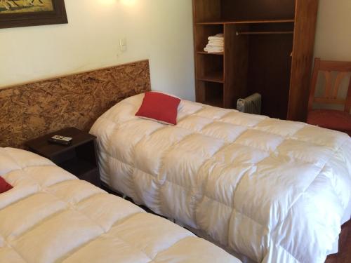 2 twin beds