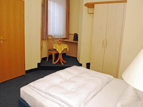 City Partner Hotel Strauss - image 4