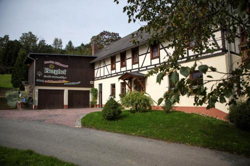 Viesnīcas āriene, Berghof in Zadelsdorf