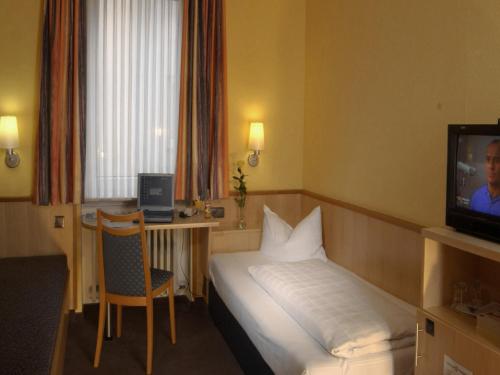 City Partner Hotel Strauss - image 12
