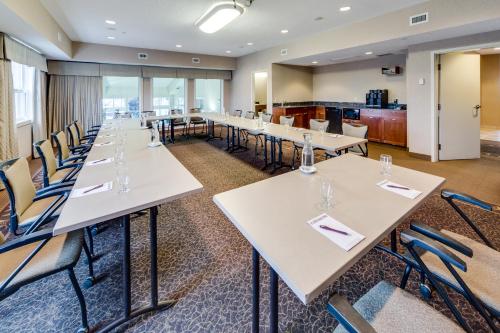 Heritage Inn & Suites - Brooks - 연회장