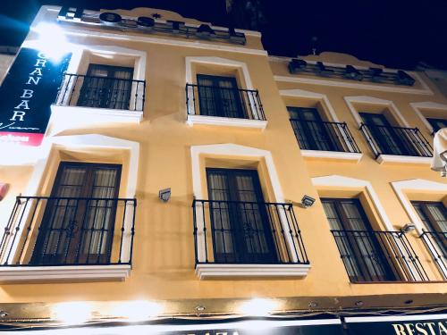Hostal Plaza - image 3